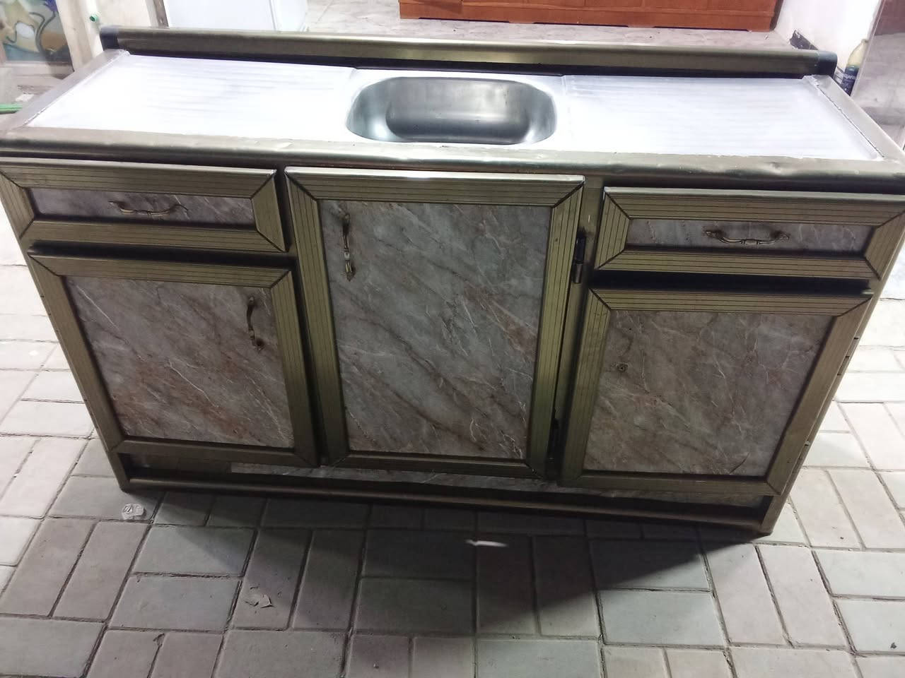 كاونتر الالمنيوم السعودي مترين ارضي وملحق مترين وسنك متر ونص ب300
للتواصل ع رقم ***********
او ع الخاص 
التاميم شارع 30بالقرب من جسر الحوز مجاور اسواق المدينه
