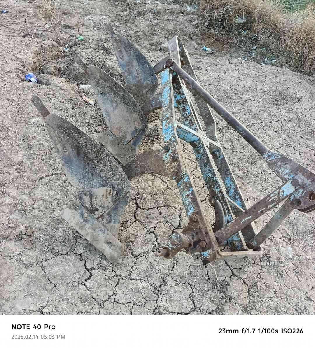 سلام عليكم مكينه بلاروس للبيع موديل 98 كير مامفتوح اكسنات مامفتوحات  وياه فدان الاستفسار *********** المكان ناصريه قلعه سكر
