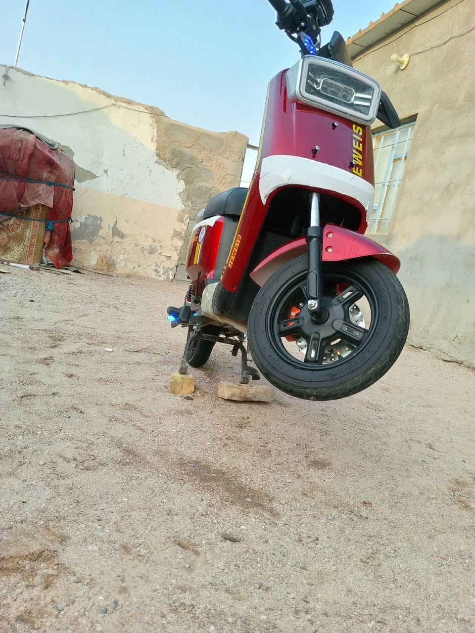 السلام عليكم مكان بصره الزبير 
دراجه ار 11 شحن موديل 2026 بطاريات الدبل حجم البطاريات 32 دراجه ما بيها نقص كهربائيات شغاله السرعه الحقيقي 75 بيها ربط بلوتوث مرايات وسله موجوده الدراجه ما بيها اي نقص دراجه صار لي من مشتريها ثلاثه اشهر  
الـــســــعــــــر 600وبيها مجال


**إذا كنت صاحب هذا الإعلان وتريد حذفه لأي سبب، رجاءا أرسل رسالة إلى الدعم الفني**