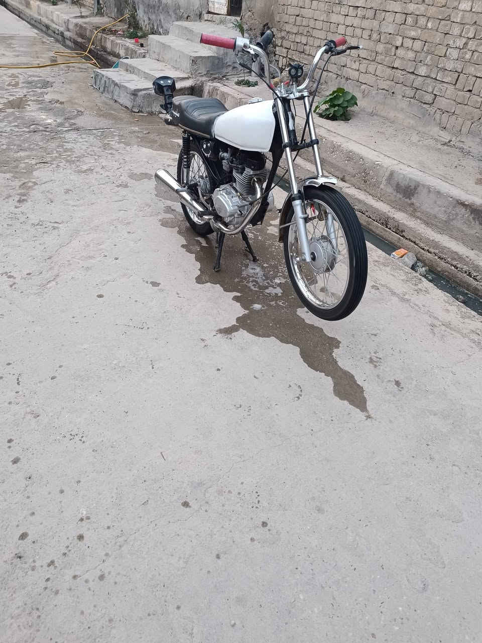 سلام عليكم شباب دراجه نضيفه للبيع الشاصي ارشه 16 تعميره 24 مكفوله السعر 725 اوراق اصولي. الرقم *********** مامفتوح الخاص
