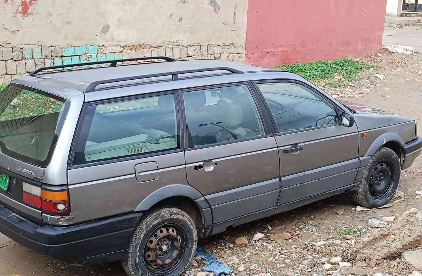 باسات  السعر 25 بيها مجال
موديل 1992
بيها كابون
صاحبها يريد تحويل

***********
