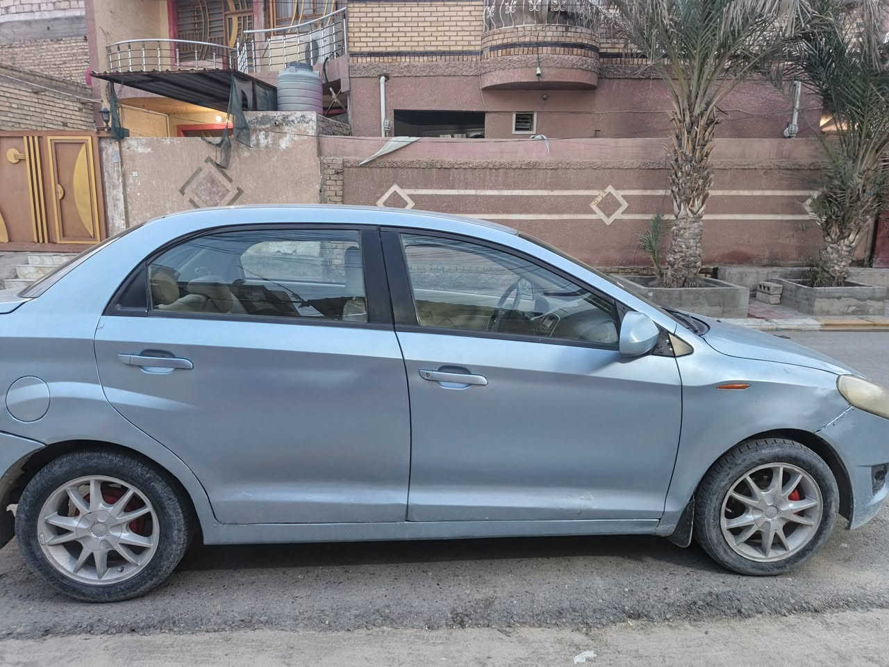 السلام عليكم
شيري فلاوين ٢٠١١ 
كير جديد المحرك مجفت ناعم حلو مابي مشكله
السياره مصبوغة حزام جماليه 
وال يريد يستفسر يتصل عليه
*********** 
رايدها ب ٣٠ وبيها مجال
