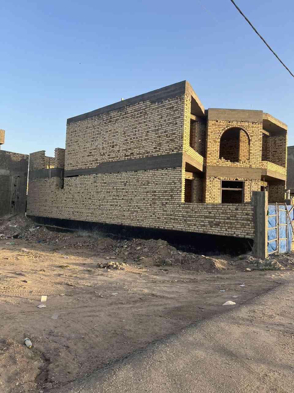 هيكل للبيع المساحة 200م طابو زراعي سند 25
خدمات كامله ماء كهرباء تبليط

بناء حديث خارطة مرتبه طابقين 

يحتوي على
غرف نوم عدد 4
واستقبال  
وكلدور عدد 2
ومجمع صحي عدد 3
وكراج وحديقه

الموقع//ورديه داخل منطقه الامام سيد موسى
للاستفسار اكثر الاتصال على الرقم
***********
