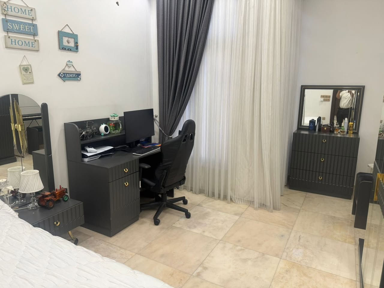 السلام عليكم دار للبيع بسعر مناسب جدا 
 االموقع مميز جدا حي الجهاد الاطباء مجاور اسواق القلعة 
 المساحه 80 متر  واجهه 4 نزال 20 
السعر 410 مليون قابل للتفاوض 
 للاسفسار 
***********
