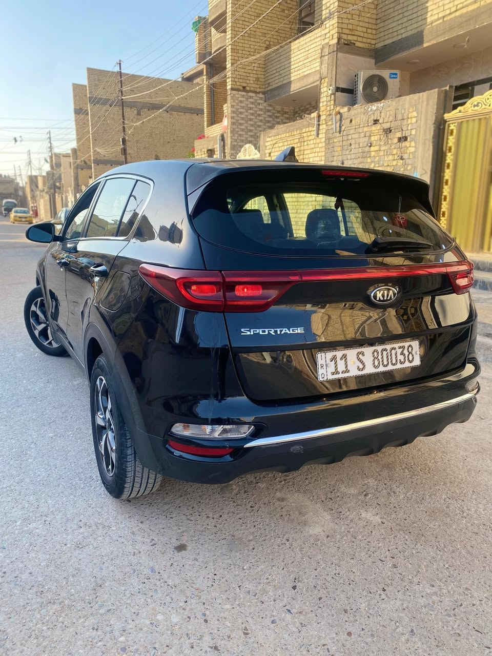 السلام عليكم للبيع او المراوس 
كيا سبورتج 2021 وارد امريكي نص فول حادثهه بنيد ومبدل بدون ايرباك وبدون دواخل بيهه صبغ ثلاث قطع السونار مرفق بل منشور مكينه 2400 جي دي أي مكينه وكير كفاله حديتهه جديده تبريد قطعتين ثلج شاشه جبيره كامره خلفيه دواره تحكمات ستيرن جهتين مثبت سرعه تحديد مسار توقف ذاتي رادار امامي ثلاث وضعيات قياده لايت عالي وناصي وبلاجكتور كله زنون رقم بغداد الدولي تحويل مباشر السياره جديده بمعنى الكلمه واحله من الصور 
عنوان السياره بغداد مدينه الصدر 
السعر اتصل وبيك خير وتدلل
الاستفسار ‏‪***********‬‏ ابو سجاد

