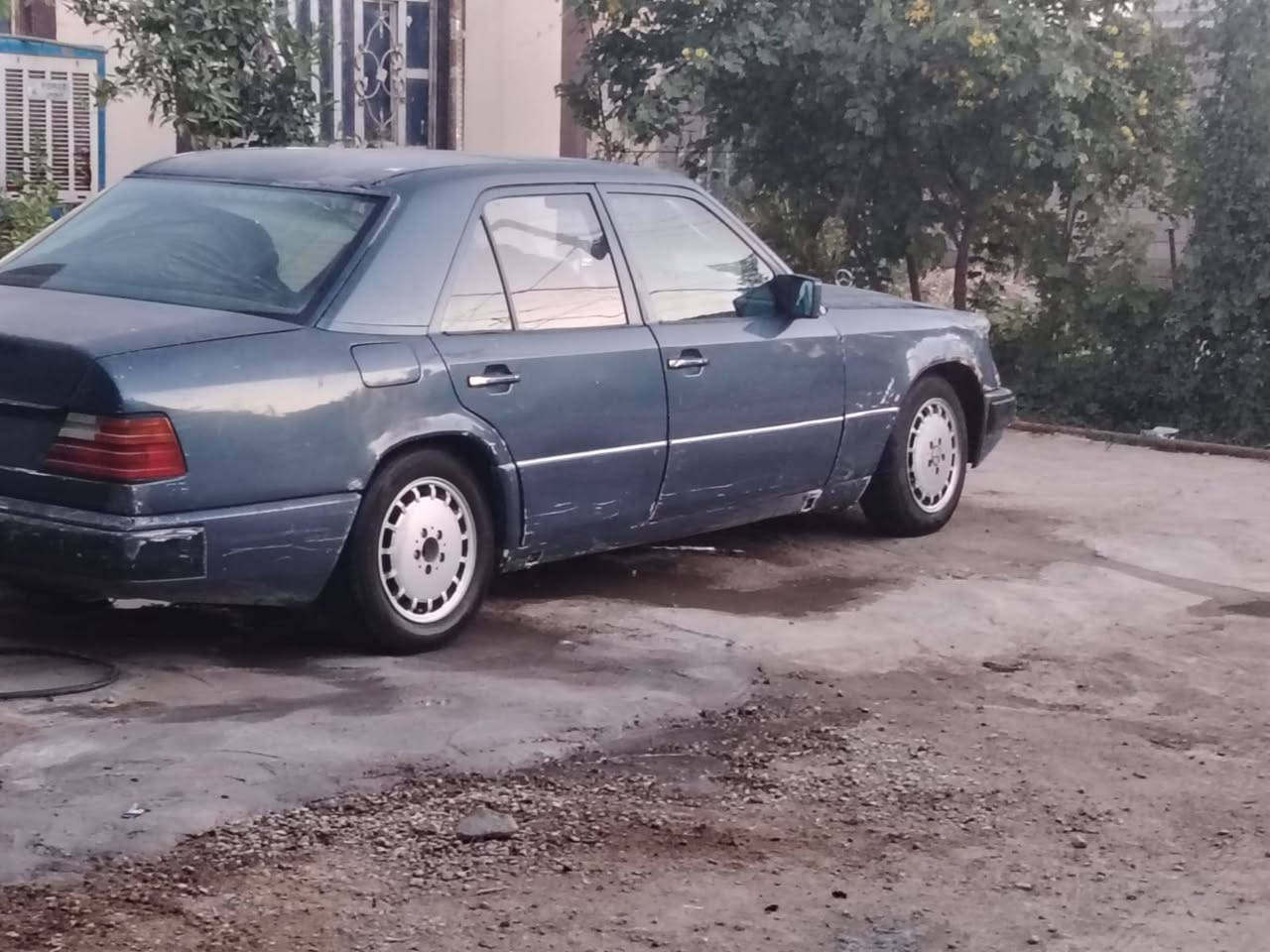 دب للبيع مديل 1989رقم دهوك سنويه منتهيه مكينه وكير ياباني 3000 حداديه وسط للبيع السعر30 ***********.
