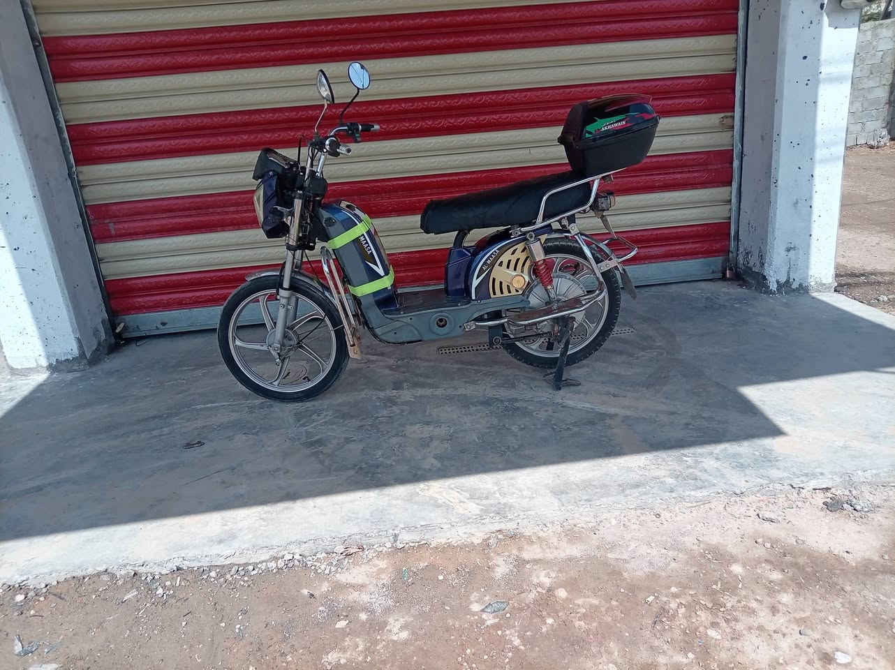 دراجه شحن للبيع
بطاريات يقرن 10 تقريا عل فحص 

وياا بصمه وسويجين (جهاز انذار) 

5باتري مكان ناحية الصقلاويه 

ما نقصه اي شي كلشي شغال 

السعر 225وبيه مجال قليل حگ الجيه
رقم الهاتف ***********
