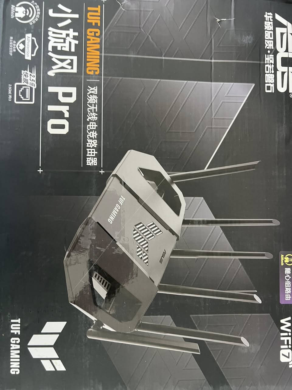 توفر راوتر الألعاب ASUS TUF Gaming BE6500 Pro
القطعه أوبن بوكس (Open Box) .. 🚨

راوتر متطور مخصص للألعاب ومزود بأحدث تقنيات الجيل السابع Wi-Fi 7.

أبرز مواصفات ومميزات الراوترسرعة فائقة (Wi-Fi 7): يدعم سرعات نقل بيانات لاسلكية مجمعة تصل إلى 6500 ميجابت في الثانية (نطاق ثنائي: 2.4 جيجاهرتز و5 جيجاهرتز) مع دعم تقنية 4K-QAM لزيادة كفاءة الإرسال.

منافذ سلكية كاملة السرعة: يحتوي على 4 منافذ بسرعة 2.5 جيجابت (2.5G)، مما يتيح توصيل الأجهزة عالية الأداء مثل أجهزة الـ PC، منصات الألعاب (PS5/Xbox)، وأنظمة التخزين الشبكي (NAS) بكفاءة كاملة.

عتاد قوي ومعالجة ذكية: يعمل بمعالج كوالكوم رباعي النواة بسرعة 1.5 جيجاهرتز، ومدعوم بذاكرة عشوائية (RAM) بحجم 1 جيجابايت DDR4 لتوفير استقرار تام عند تعدد الأجهزة المتصلة.

ميزات مخصصة للألعاب: يدعم وضع ألعاب الهاتف المحمول (Mobile Game Mode) لتقليل زمن الاستجابة (Ping) بنقرة واحدة من التطبيق، مع منفذ ألعاب مخصص يمنح حركة البيانات الخاصة بالألعاب الأولوية القصوى.

تقنيات حماية وتغطية متقدمة: يدعم ميزة AiMesh لربطه مع راوترات أسوس الأخرى وتوسيع الشبكة لتغطية المنازل الكبيرة بسلاسة، بالإضافة إلى نظام الأمان AiProtection Pro لحماية الأجهزة المنزلية الذكية من الهجمات السيبرانية.

السعر والتفاصيل خاص .. ✉️

متوفر توصيل ،..🚕


**إذا كنت صاحب هذا الإعلان وتريد حذفه لأي سبب، رجاءا أرسل رسالة إلى الدعم الفني**