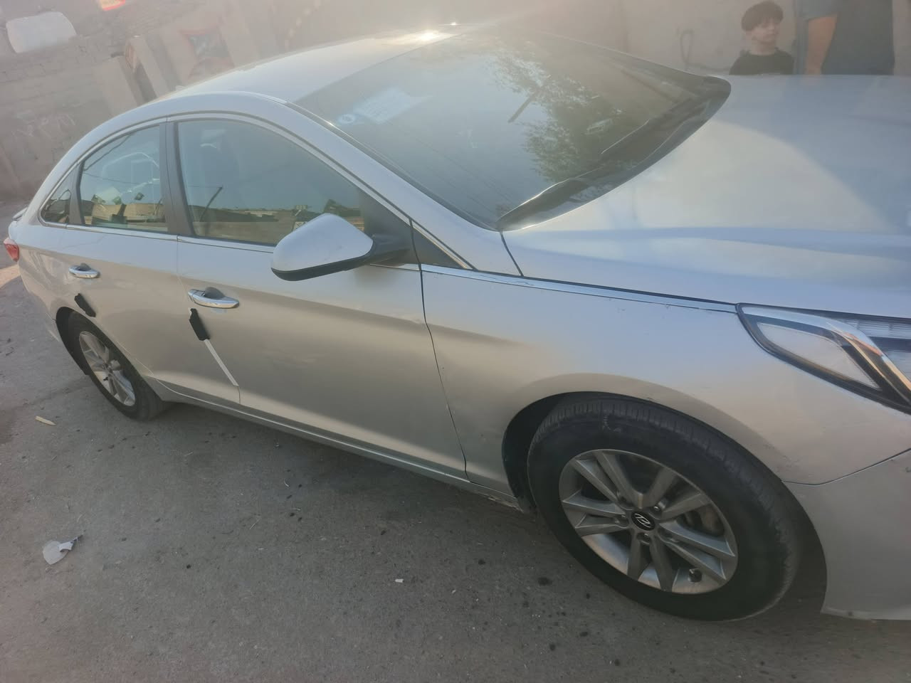 ‏سلام عليكم سوناتا موديل 2015 رقم بغداد باسمي وارد أمريكي حادث جاملغ وبنيد وبيه بارد بلجاملغ بصيط سونار موجود لون رصاصي السياره جاهزه مابيه اي نقص مكينه كير صدر تبريد تايرات خير من الله بيه منظومة غاز السعر 110 وبيه مجال مكاني بغداد النهروان الرقم ***********
