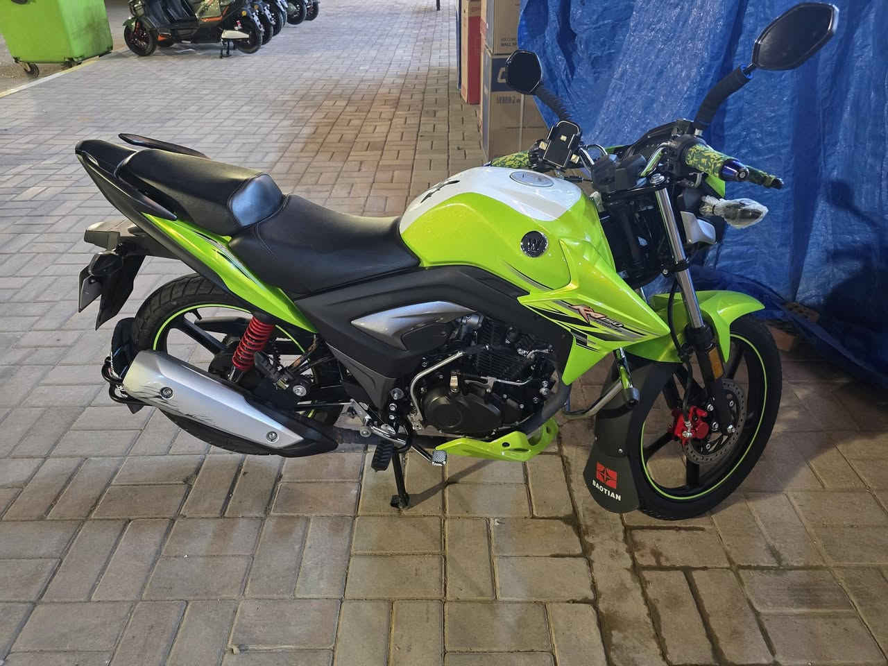 السلام عليكم
هاوجي موديل 2023 بعده بالجيس مسجل 
ما صاله اشهر من ماخذه السعر ١٨ ونص قفل 
والله ما ابيع هيج بس لانه مستعجل ع بيع 
هاذا رقمي وبي واتساب ***********
