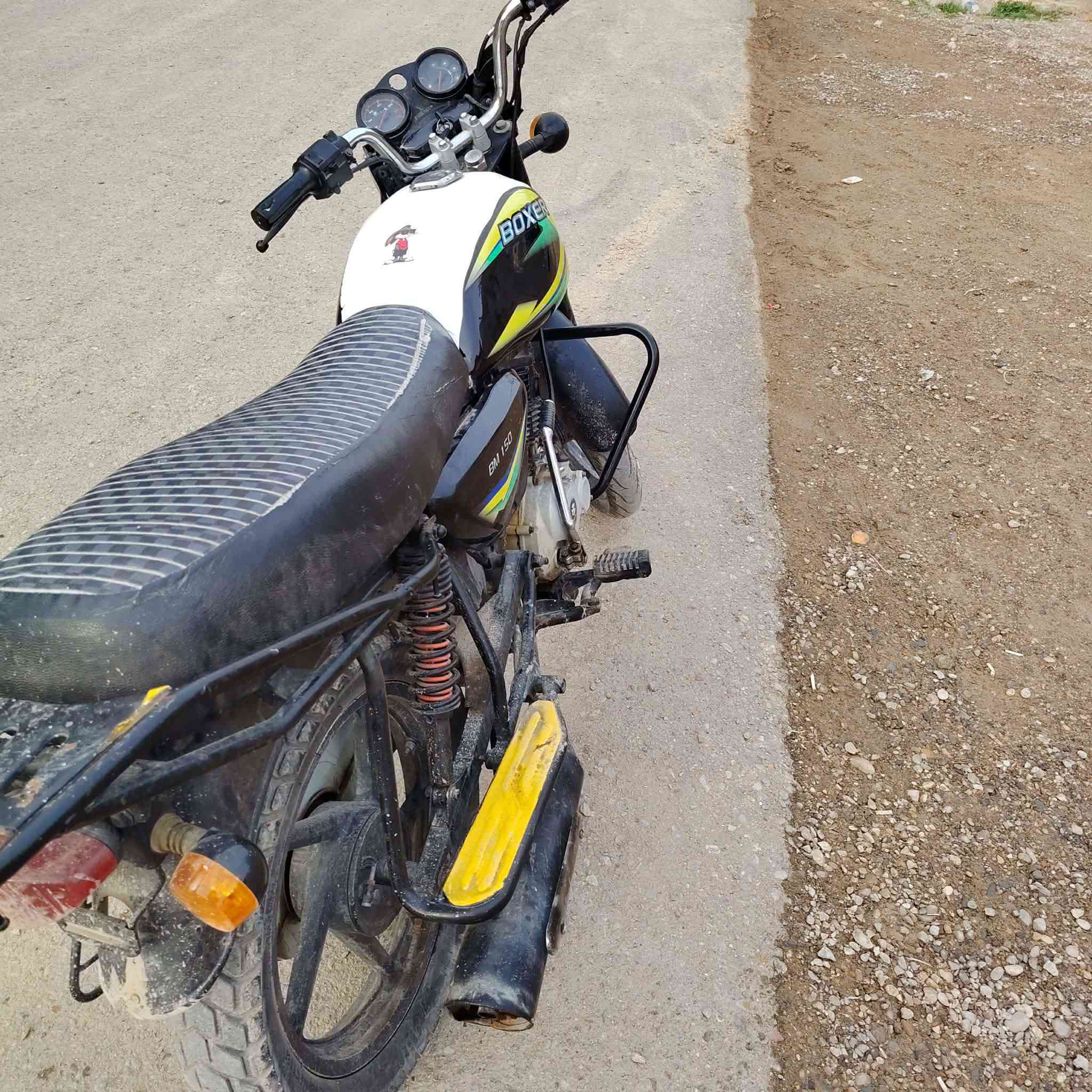 سلام عليكم 👋🩷 

بوكسر موديل 20 محرك مجفت جديد دراجه نضيفه ومرتبه كهربائياتها كلها شغاله بس علا فجئه وكفن السلف مالتها شغال نكره وحده اوراق استنسانخ .السعر 700 بيها مجال مكاني ديالئ خالص هبهب رقمي *********** 🥰
