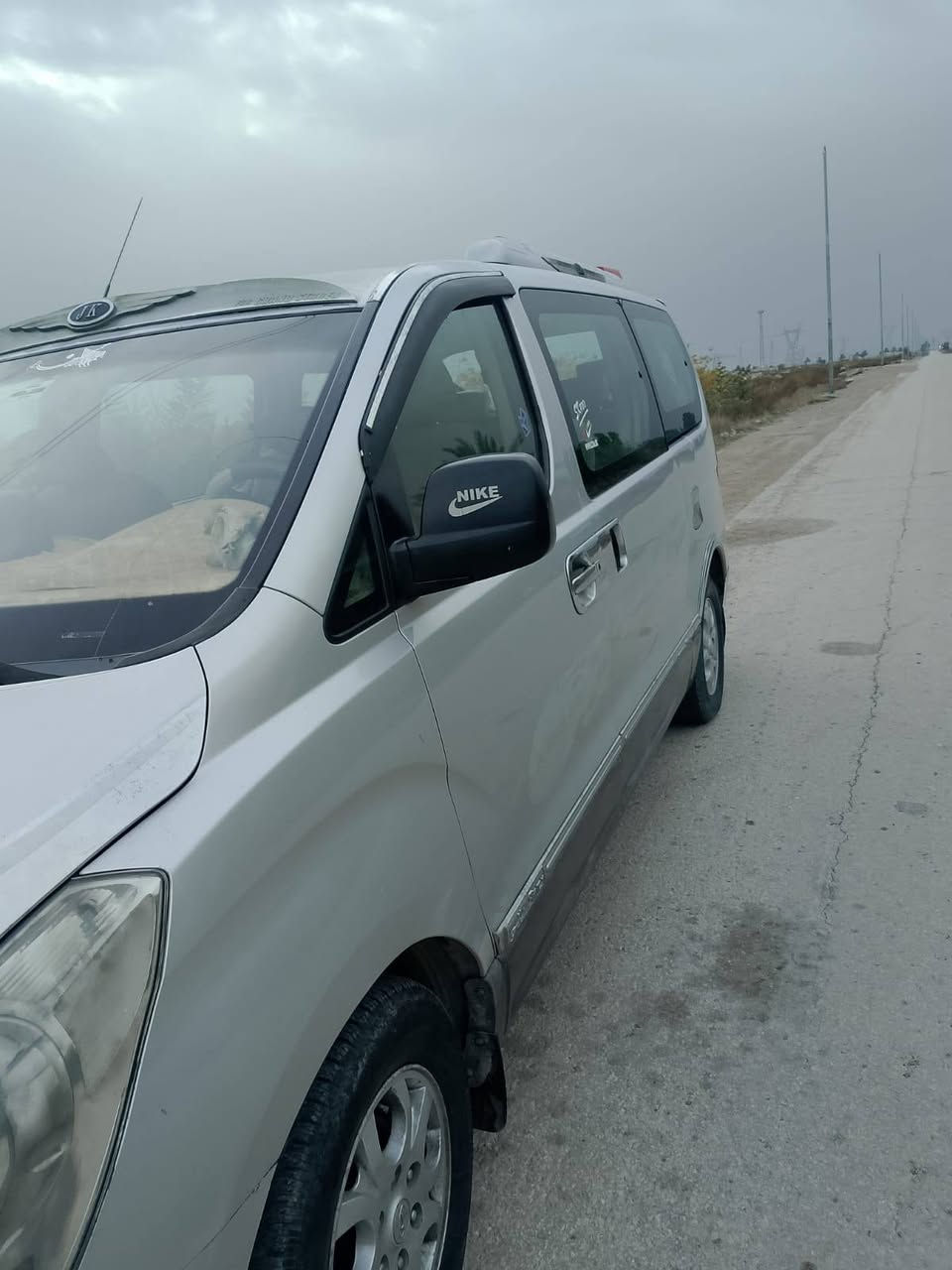 سلام عليكم 
ستاركس موديل 2009
رقم بغداد  بسمي السياره خير من الله  
مكفوله محرك مفتوح قبل شهر جفته نفض كله جديد وبم جديد 
غرفتها بلاديه تخم تاير  مال جناي السياره  صدرها نص عمره
تبريد فول 
عارضها ب 140وبيها مجال 
واذا اكو مراوس بنيسان ثليثيه زعره هم يرهم 
مكاني ابوغريب الحمدانيه  ***********هذا رقمي  وسونار موجود
