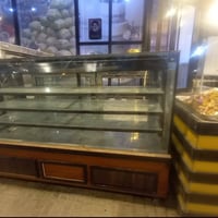 عارض حلويات وبراد كيك عدد ٢ للبيع رقم 07712795000