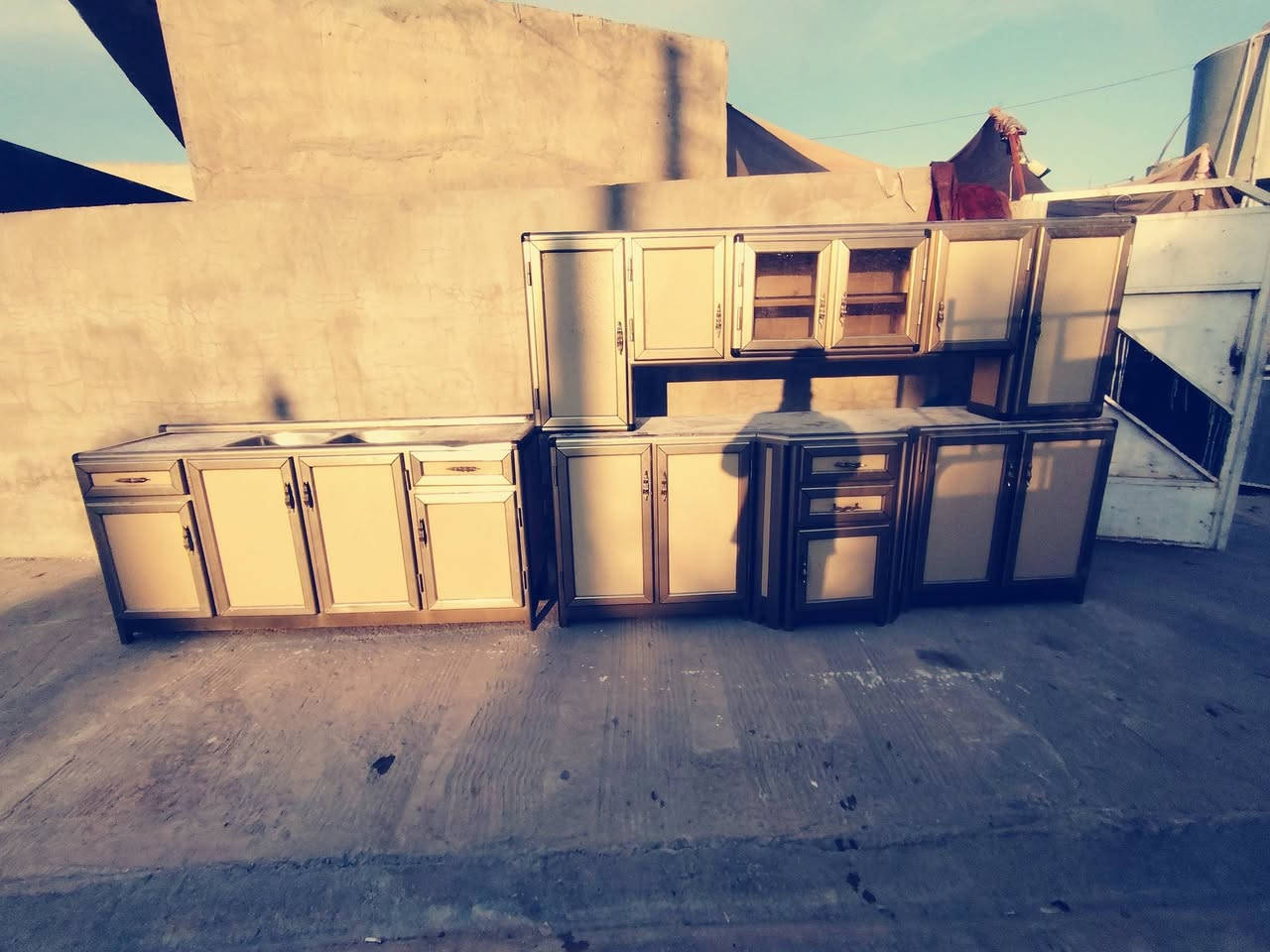 السلام عليكم كاونتر مترين ونص السعر 300 نظافه فول***********
