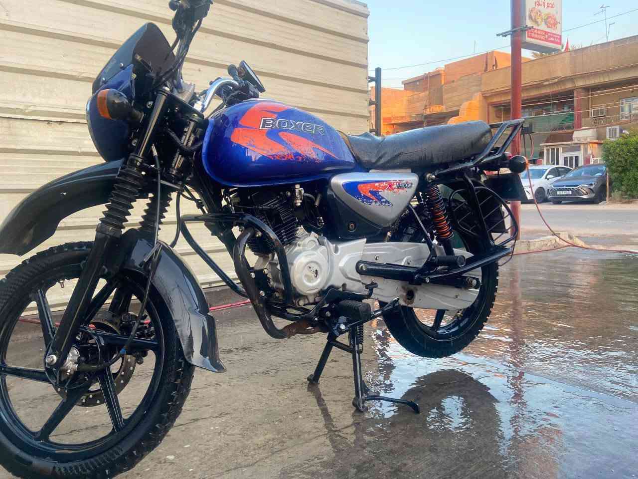 سلام عليكم شباب 
دراجه بوكسر موديل 23 نضيفه كللش و مكفوله كفاله عامه ما مفتوح بيها برغي اكرر نظيفه كلشششش
لوحات انكليزي باسمي ثاني يوم احول الك  
المكان ـ المشتل   
      الشراي يتصل و بخدمته المو شراي ليدوخني 
***********
