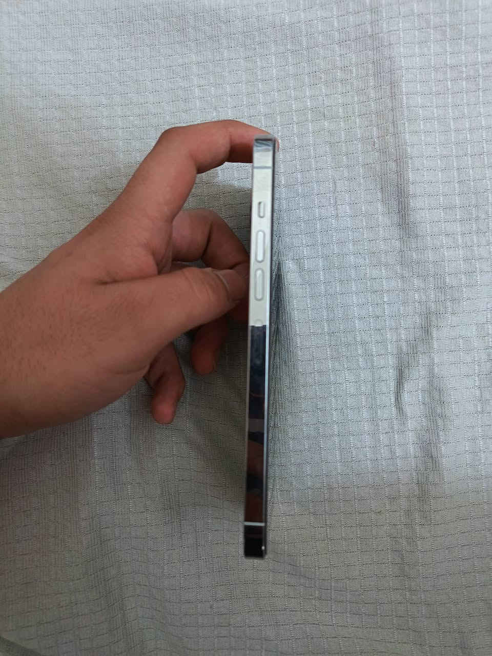 ايفون 13 برو ماكس ذاكره 256 شرق اوسط جهاز ما مفتوح بطاريه 79 سعره 750 بي مجال لون ابيض رقم للتواصل ***********

