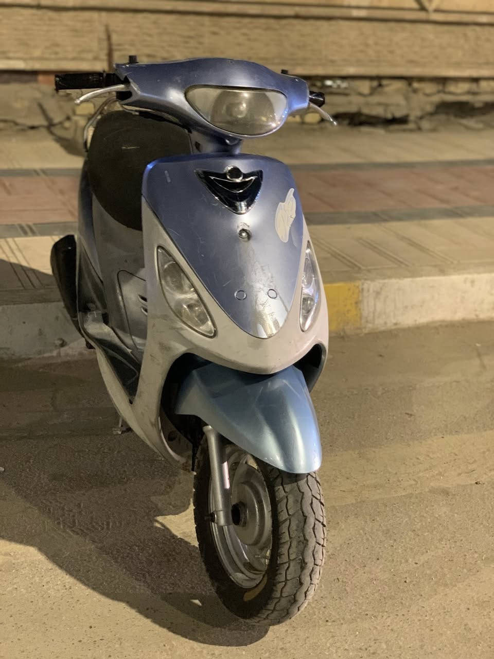 دراجه ماكس منغولي
سمائي 
كهربائيات كله شغاله سلف هندر اشاير عالي ناصي سكنات بگ لايت 
محرك نهضه ومشي فول نضافه 
كفرات ختم واحد وي المكينه 
مامفتوحه شرط الفحص 
سعره ٧٥٠ مكاني ناصريه
***********
