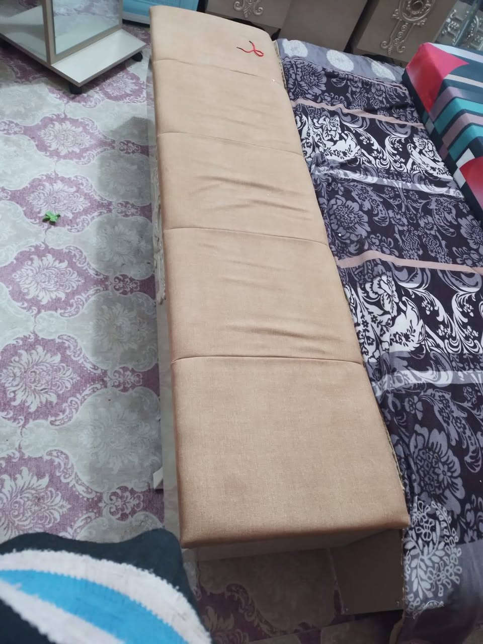 &غرفه تركيه بمليون و١٠٠ وبيهه مجال 
&غرفه اخشاب تزكام ب٧٠٠وبيهه مجال ( ممكن بس الكنتور ) 
&ميز بلازمه ب٧٥ وبي مجال
& شاشه حجم ٣٢ نوعيه شلونك ب٦٠ وبي مجال 

&زوليه تركيه ثقيله ٣*٤ ب١٠٠ وبيهه مجال 
كربلاء/ الحر / حي القادسيه 
***********
