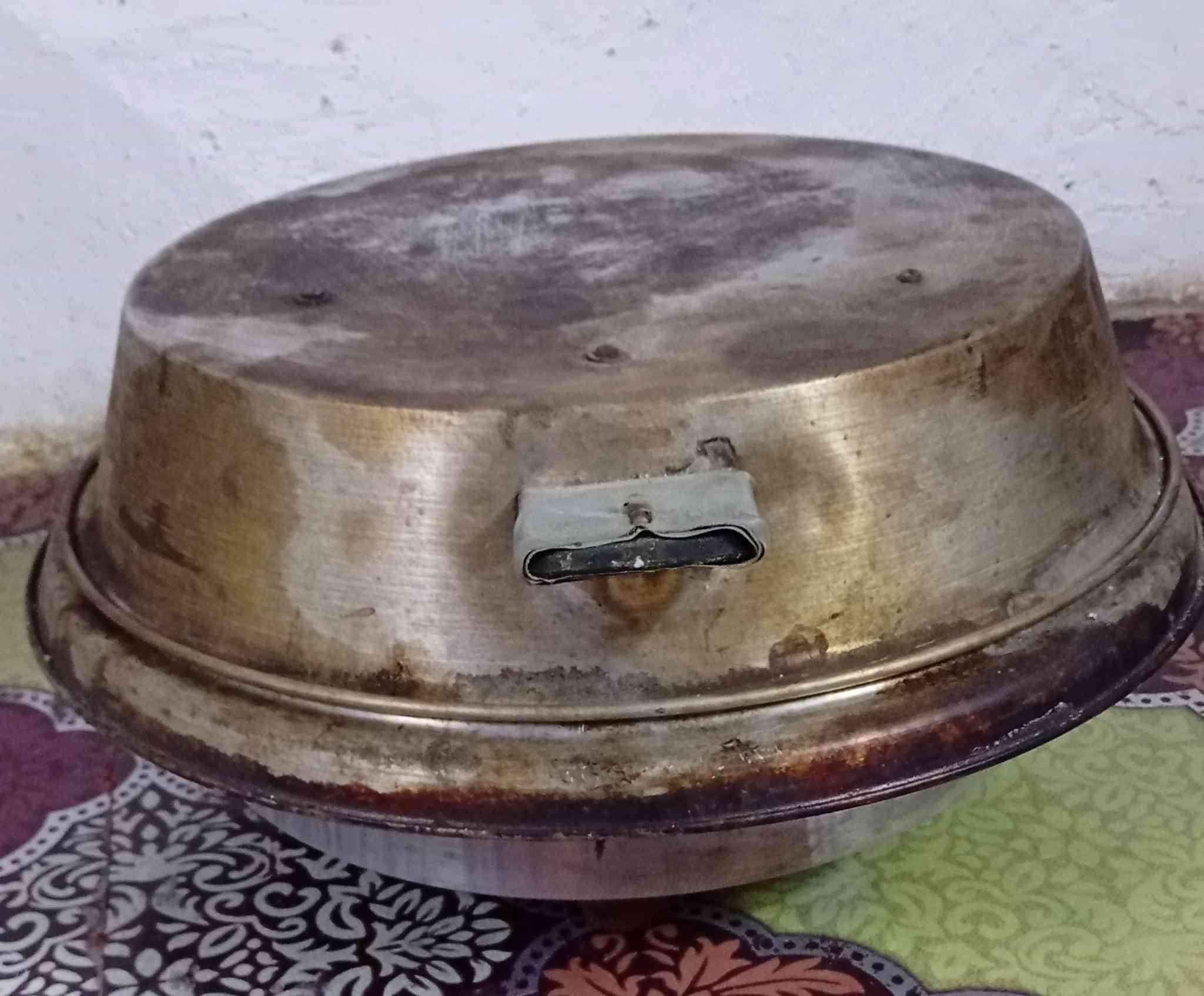 السلام عليكم اخواني
يتوفر تنور كهربائي ازرق جديد غير مستخدم نهائيآ السعر (15) قفل
وتنور كهربائي مستخدم شغال فول وقبل اسبوع خابزين بي السعر (10)قفل 
مكاني /بغداد/الزعفرانية/شارع الكهرباء
للتواصل/خاص او واتساب ***********
