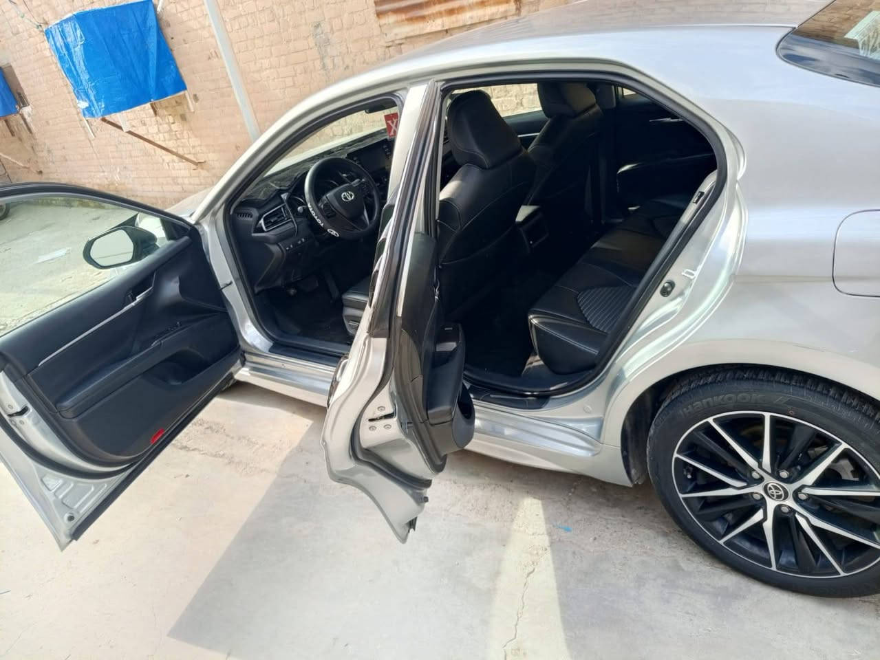 سلام عليكم تويوتا كامري امريكي 2023 SE لون سلفر 🤍 حادث /بس بونيد بدون اي دواخل رقم جديد وبسمي السعر 235 وبيه مجال رقم الهاتف ***********
