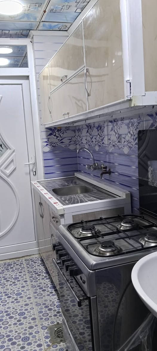 السلام عليكم
مشتمل لإيجار
متكون من ثلاث غرف نوم وهول ومطبخ صغير وصحيات موثق بالكامل من أثاث ومكيفات ومبردات الموقع في حي الزهور كما مصور بالفديو بدون خط مولدة بمساحه ٩٤م وسعر الايجار ٦ ورقات $ مع دفع تأمينات عن ضرر بالاثاث والأجهزة الكهربائية والاستفسار أكثر الاتصال على الرقم 
***********
***********
