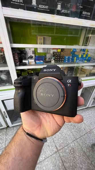 كاميرات سوني مستخدم نظافه 95‎%‎ 
سوني a7R4 بدي سعره 2،200،000
سوني a7R3 بدي سعره 1،700،000
سوني a73 بدي سعره 1،325،000 
كارتون ملحقات اصليه نظافه فول اخت الجديد
مكاني بابل \ ***********
