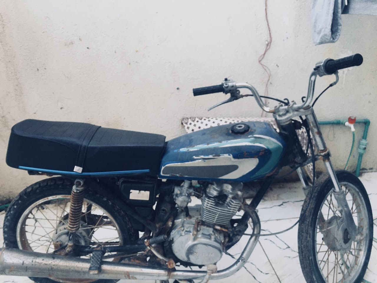 السلام عليكم.
- دراجة ايراني للبيع ادوات ادوات،. الدراجة بيها كم 

- ملاحضة. ( زنجيل راخي - دواسة النمر راخية - برغي من براغي الكابريتة مقطوع ) فقط.  

- الدراجة شغالة وتمشي كلشي ما بيها.

- رايدها ب( 200 ). وبيها مجال قليل للشراي

- مكاني الجزيرة / شط العرب / *********** / للتواصل
