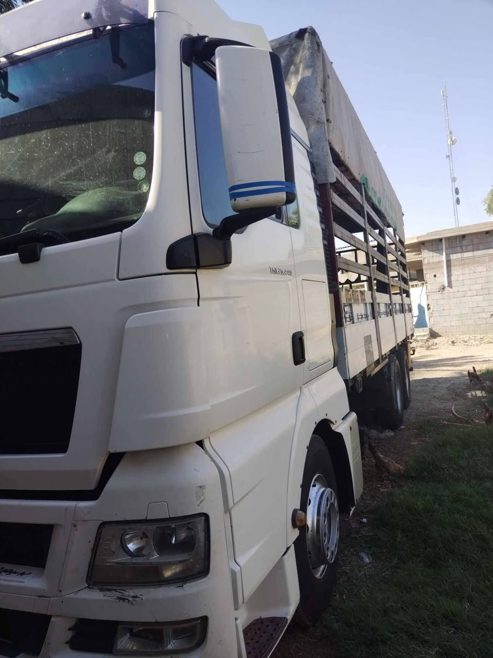 بريفان ٢٠١٠ السيارة مكينه٤٤٠ كير أوتو مكفولة من الشخط لا صرف ولا بخار رقم صاحبهة السيارة عدنان   ***********
