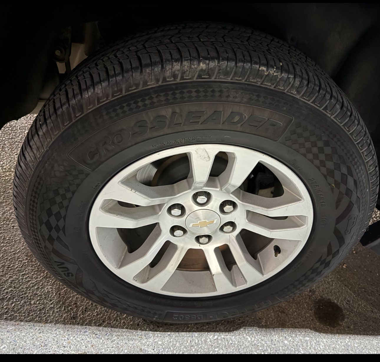 السلام عليكم 
تخم ويل فقط بدون تاير قياس ١٨ 
Gm اصلي 
٤٥٠ الف قفل من الاخير 
توصيل موجود بغداد نجف كربلاء سماوة ناصرية ديوانية 
***********
