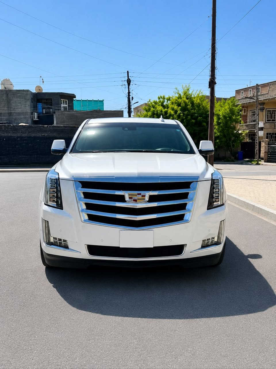 مستعجل Cadillac Escalade Luxury Premium 2018
▫️ اللون: أبيض لؤلؤي

▫️ المحرك: 6.2 V8 قوي

▫️ وارد أمريكي

▫️ الممشى: 107 ألف ميل

▫️ واصلة حديثاً من أمريكا ومدخلة بكتاب ضباط

السيارة نظيفة جداً ومرتبة، استخدام شخصي ومحافظ عليها بشكل كامل.

حادث دعامية فقط، بدون أي تأثير على الشاصي أو الميكانيك، وجاهزة للفحص بأي مكان.

🔥 مواصفات Luxury Premium الكاملة 🔥

• بانوراما سقف

• كامرات 360 درجة

• رادار وتنبيه مسار

• تبريد وتسخين مقاعد

• تشغيل عن بعد + بصمة

• نظام Bose الصوتي

• أبواب شفط

• شاشات خلفية

• LED كامل

• دبل + نظام تعليق فاخر

سيارة راحة وفخامة وقوة بنفس الوقت، قيادة ناعمة وهيبة على الطريق 

رقم الهاتف *********** 
💰 السعر المطلوب: 39000$

بيها مجال للشراي
