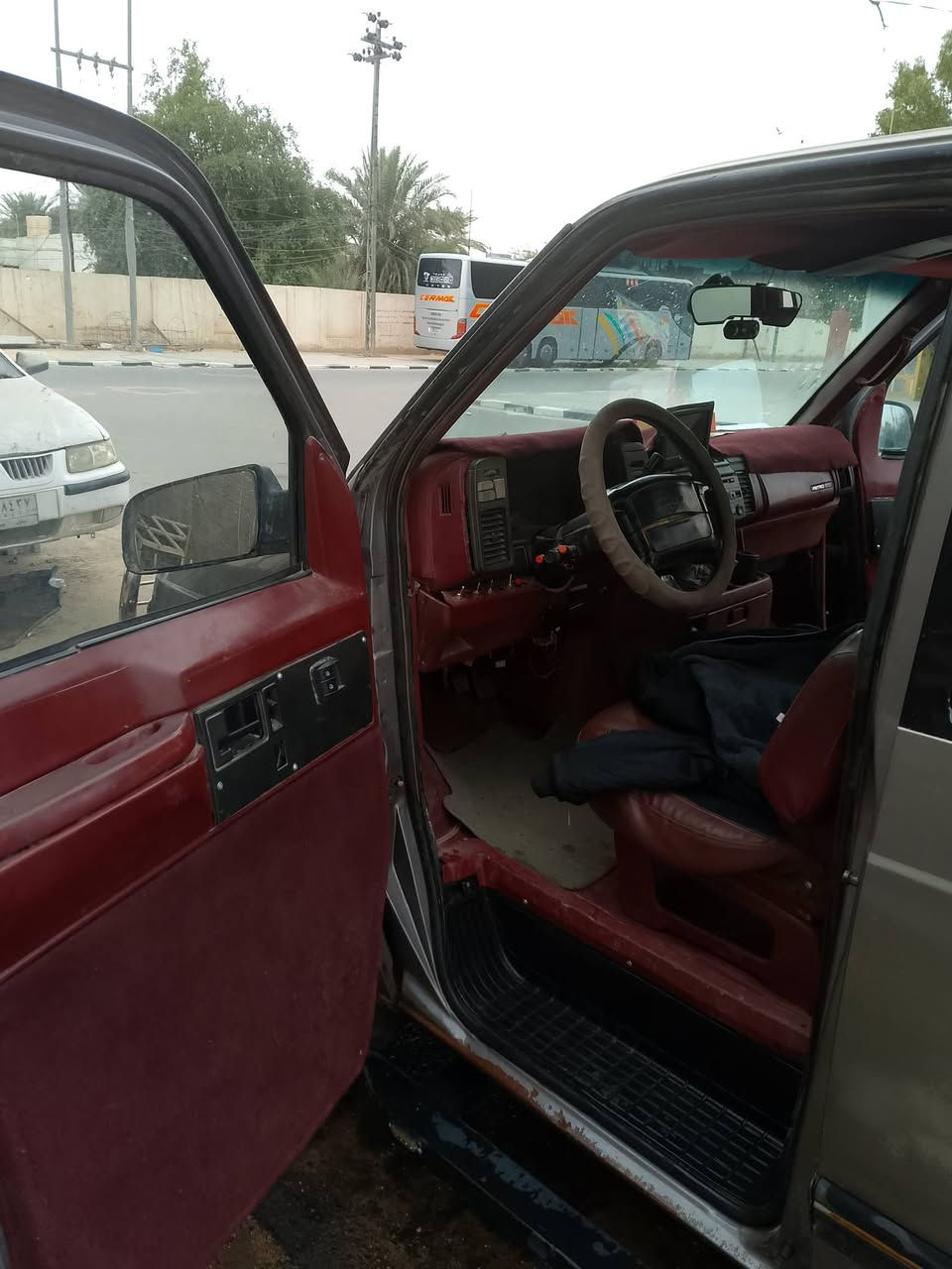 السلام عليكم فإن استرو 94 للبيع مبدل كير ومكينه حاويه جعمقه جديده تبريد قطعتين خلفي وأمامي منضومة غاز كامره خلفيه وباتري جديد  سنويه جديده رقم انكليزي شرط التحويل السعر ٥٥ وبيه مجال بسيط مكاني النجف للتواصل ***********
