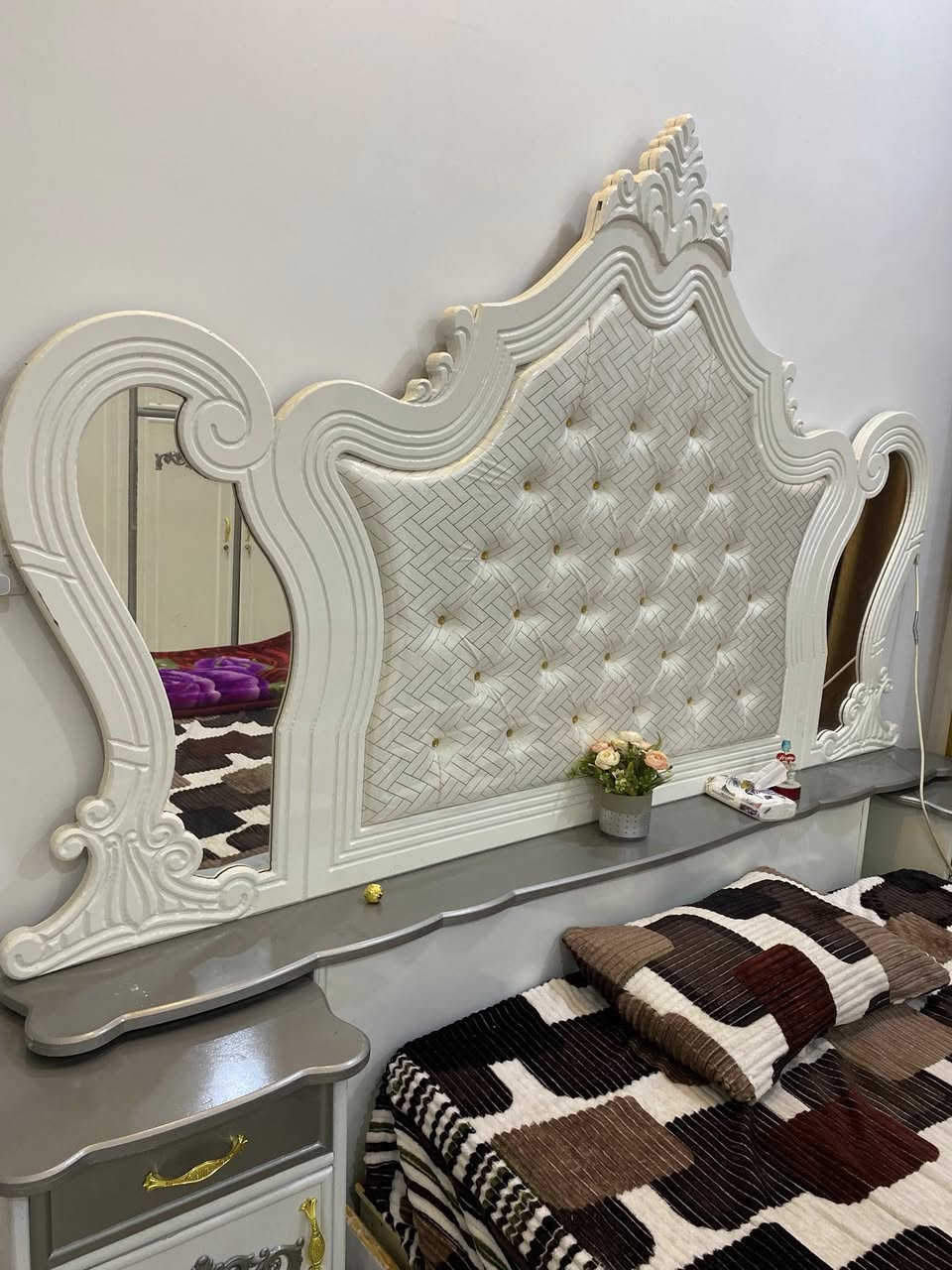 السلام عليكم غرفة اخشاب تسگام ملكي جديده 7 قطع  كنتور طابقين 6 ابواب صارله 3 اشهر من ماخذها بمليون و600 /اريدها بمليون قفل بدون عمله مكاني كربلاء هذه رقمي ***********
