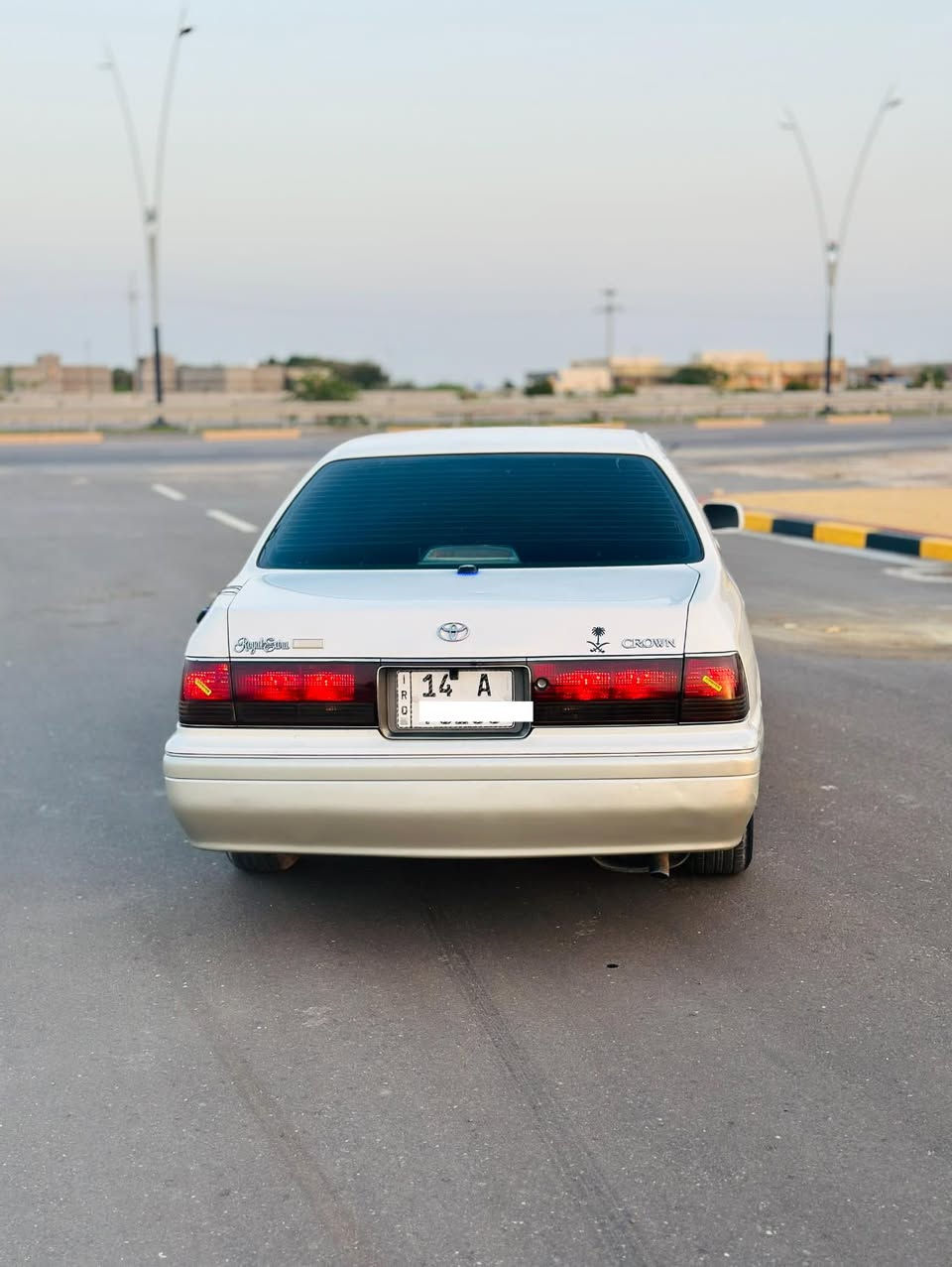 لسلام عليكم..
راس الثور فلات موديل1996 رقم بصره انكليزي سنويه ال29 حداده جديده  تبريد  ويه السويج مكينه ثنين ونص مجاول توه شاده اله وارد يابان السياره كفاله كص ونغل جثه وظربه واصوليات منظومة زنون عالي ناصي سستم سماعات جديد كله جديد دواخل كارتون مكان السيارت بصره السعر 110
رقم الهاتف ***********
