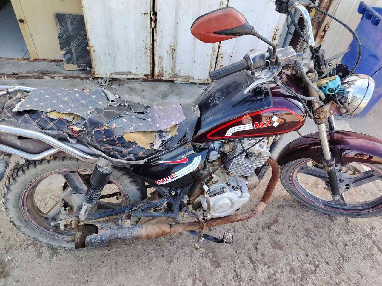 امزت ناصي للبيع موديل 15 محرك 150 السعر 350 بي مجال قليل للستفسار أتصل عل الرقم ***********
