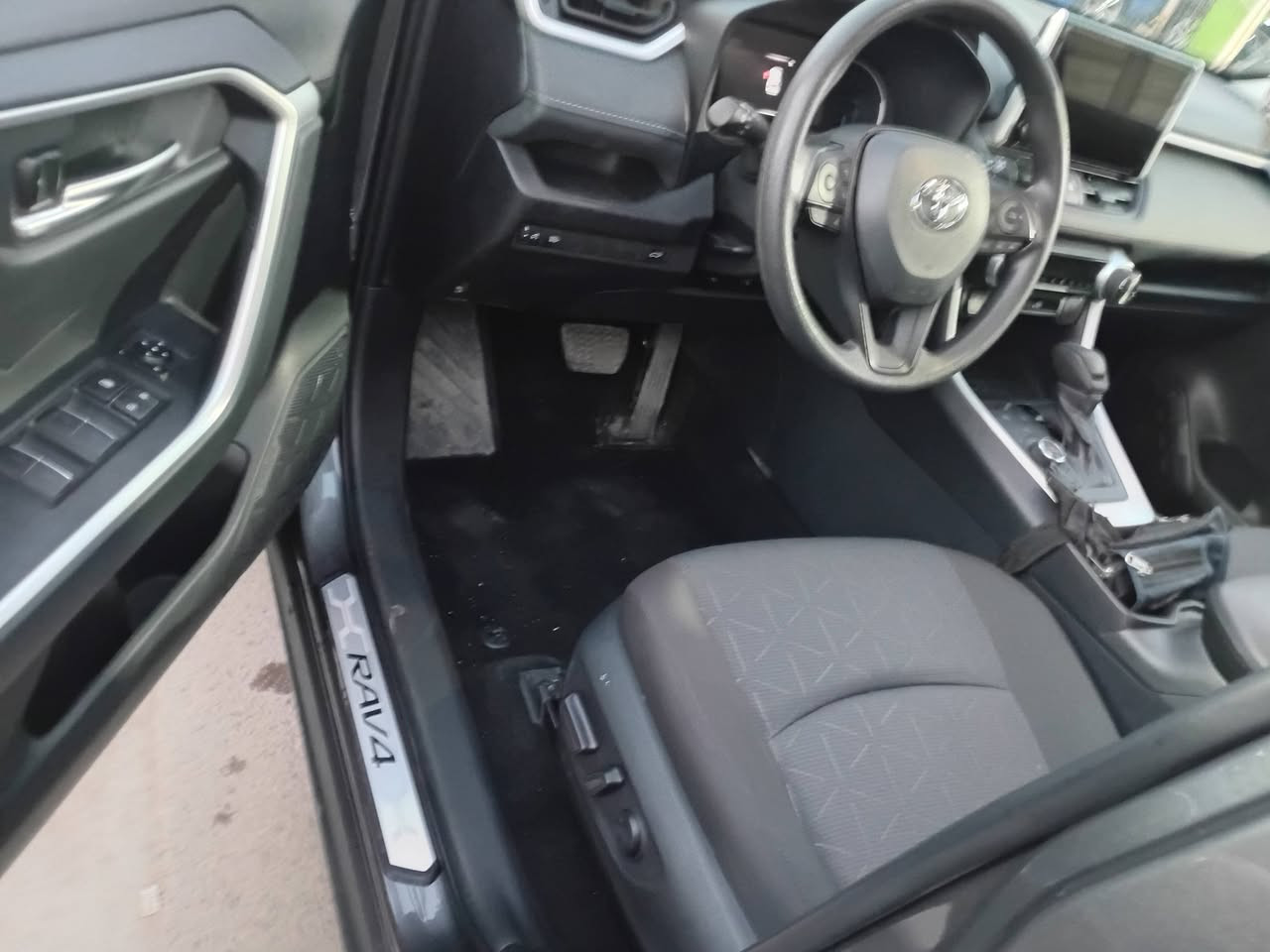 السلام عليكم للبيع فقط تويوتا راف فور هايبرد وارد أمريكي موديل 2025 حادثها موضح السعر 260 ماشيه 3000 للاستفسار ***********
