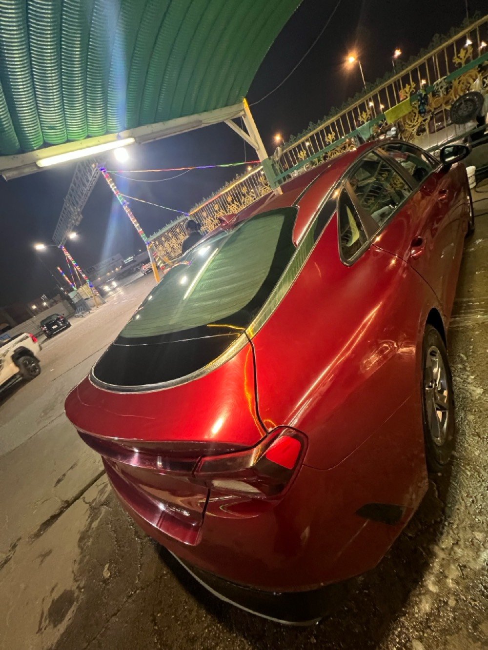 سيارتي كيا K5 موديل 2021 للبيع بلون أحمر مميز وماشية 43 ألف ميل. فيها مواصفات ممتازة مثل شاشة تعمل باللمس، وكاميرات رادار 360 درجة، ونظام بصمة، ومثبت السرعة. السيارة نظيفة جداً وماحتاجت لأي صيانة كبيرة. السعر قابل للتفاوض.