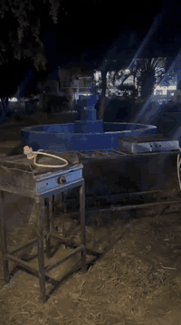 كرلات همبركر او صاج شغالات وجاهزات للعمل مثل ما موضح كدامكم سعر الواحد ٧٥ الف والياخذهن ثنينهن ب ١٥٠ وبيهن مجال بسيط عنوان القدس بجوار المتنزه
هاتف *********** متواجد وتساب
