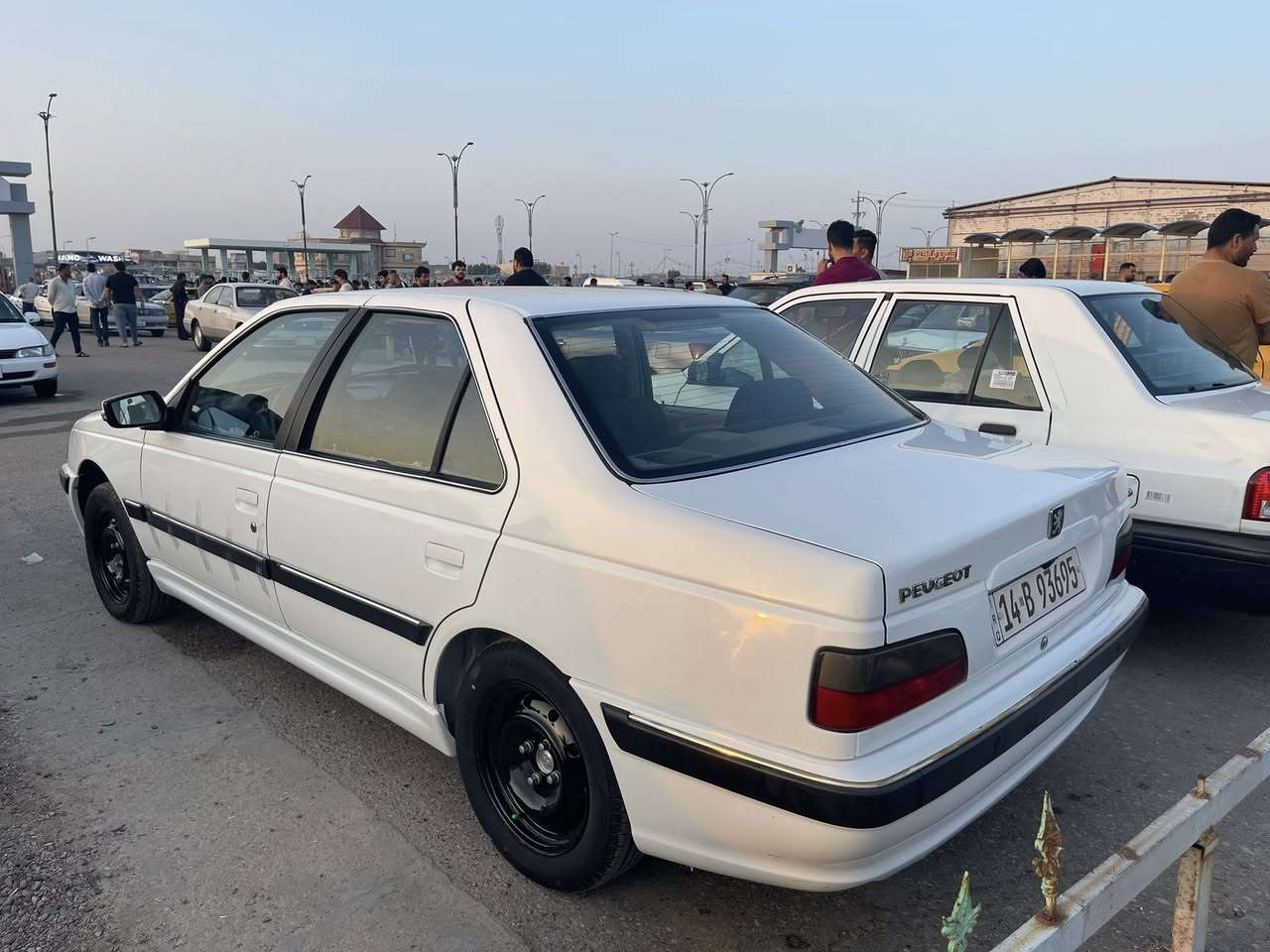 السلام عليكم بيجو بارص مديل 24. حره السياره بأسمي  ماشيه 43 الف  السياره جاهزه من كلشي  السياره مكفوله  مكان السياره البصره  السعر 82 وبيها مجال  
***********
