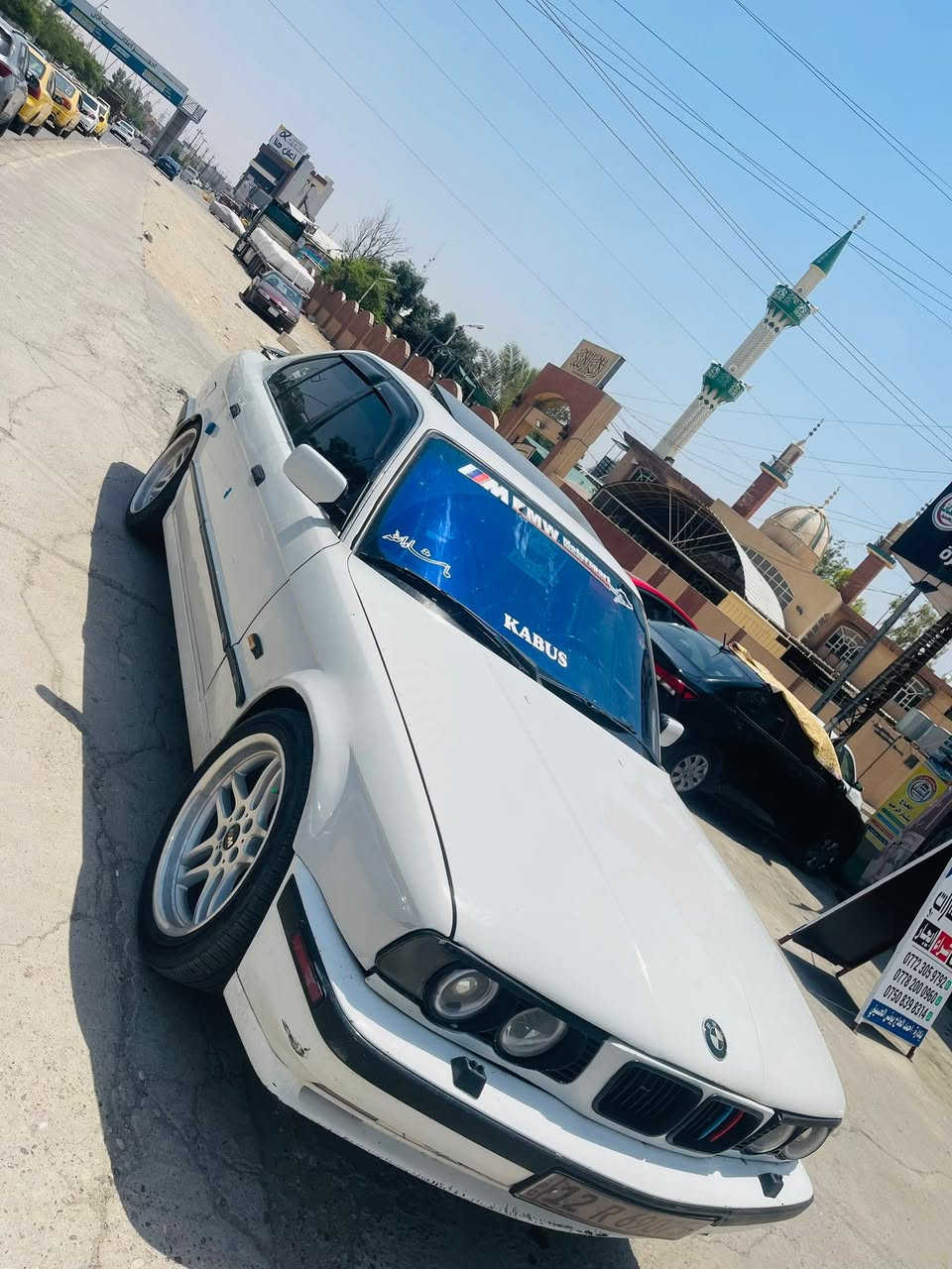 bmw e34 
520 كير عادي عليها محرك 25  
صبغ عام جمالية مكينة كير شرط 4 جام كهرباء 
فتحة سقف مري صقر بجم عريض لايت تحكم عالتليفون اضائة داخلية تحكمات طخم امامي خلفي تبريد ويا السويج بدون ضرر وايرمنية كلها شغالة ونظيفة غرفتها M كشنات M جلد دعامية امامية وخلفية M  لايت زينون بجم امامي وخلفي دخاني بأسمي شرط التحويل السيارة ماشالله عليها نظرتها بالشارع تخبل 🩷 
سعرها 60 وبيها مجال بسيط للشراي مو شراي اعبر المنشور 
*********** مكاني موصل
