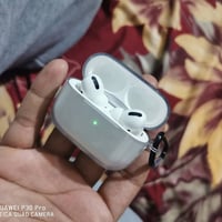 مرحبا... ايربود ابل برو الجيل الاول نظافة 95 مكفولة شرط تشغيل 5 ساعات ...