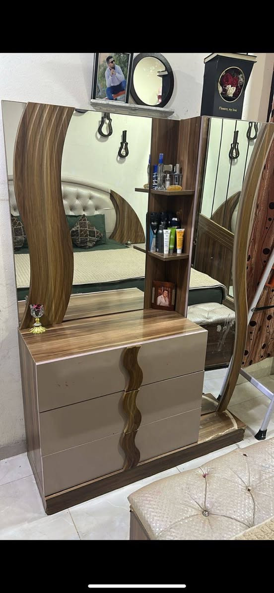 مسا الخير غرفه تركيا للبيع 9 قطع مستعمله قليل سعرها 300 وبيها مجال عنواني كركوك حي نداء
***********
