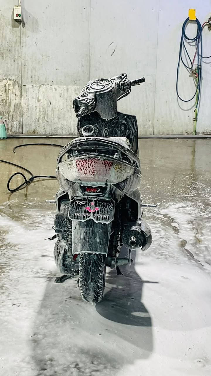 السلام عليكم شباببب دراجه فحل للبيع موديل ١٣  مال رمبه بيها صالنصه بوري عد وسلف وكلجات رياضي  كفرها رياضي لون متغير  مكاني الاعظميه سعر الدراجه ٩٠٠ بيها مجال  رقم ***********
