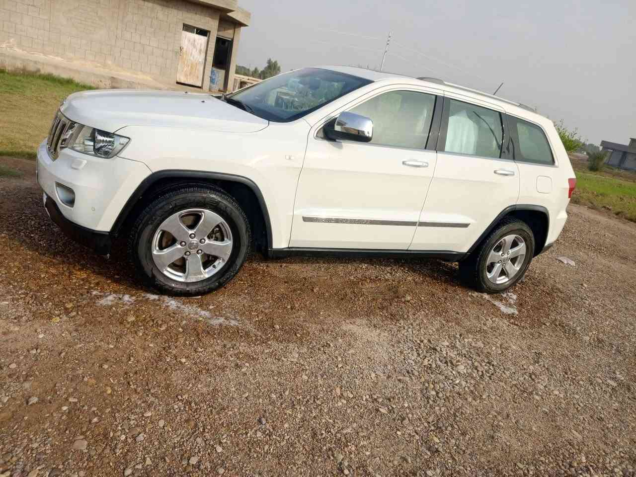 السلام عليكم
جيب لاريدو 13 خليجي 
سياره فول مواصفات واحد ع واحد 
تشغيل عن بعد
بصمه تشغل
بصمه ابواب
ماوس وضعيات قياده
بنورما
كشنات كهرباء وهيتر كشنات
وتدفه مقود
مري شفط
خزن كشنات 
تحكم سترين جهتين
شاشه قلاب وسيدي
كامره وحساسات امام وخلف
مري تعتيم اناره 
داخل عسلي وصاج 
وهواي بعد مواصفات الجنايه يعرفونها 
سونار داخل المنشور
سعر السياره 198 وبيه مجال
اتصال ***********متوفر واتساب 
مكان السياره بغداد التاجي او الانبار الفلوجه
