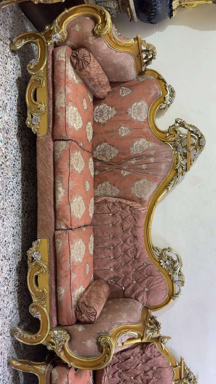 تخم زان مصري ١٠ مقاعد مع طبله وسطيه سعر ٤٠٠ ألف مكاني بغداد قرب ألعاب السيديه ***********
