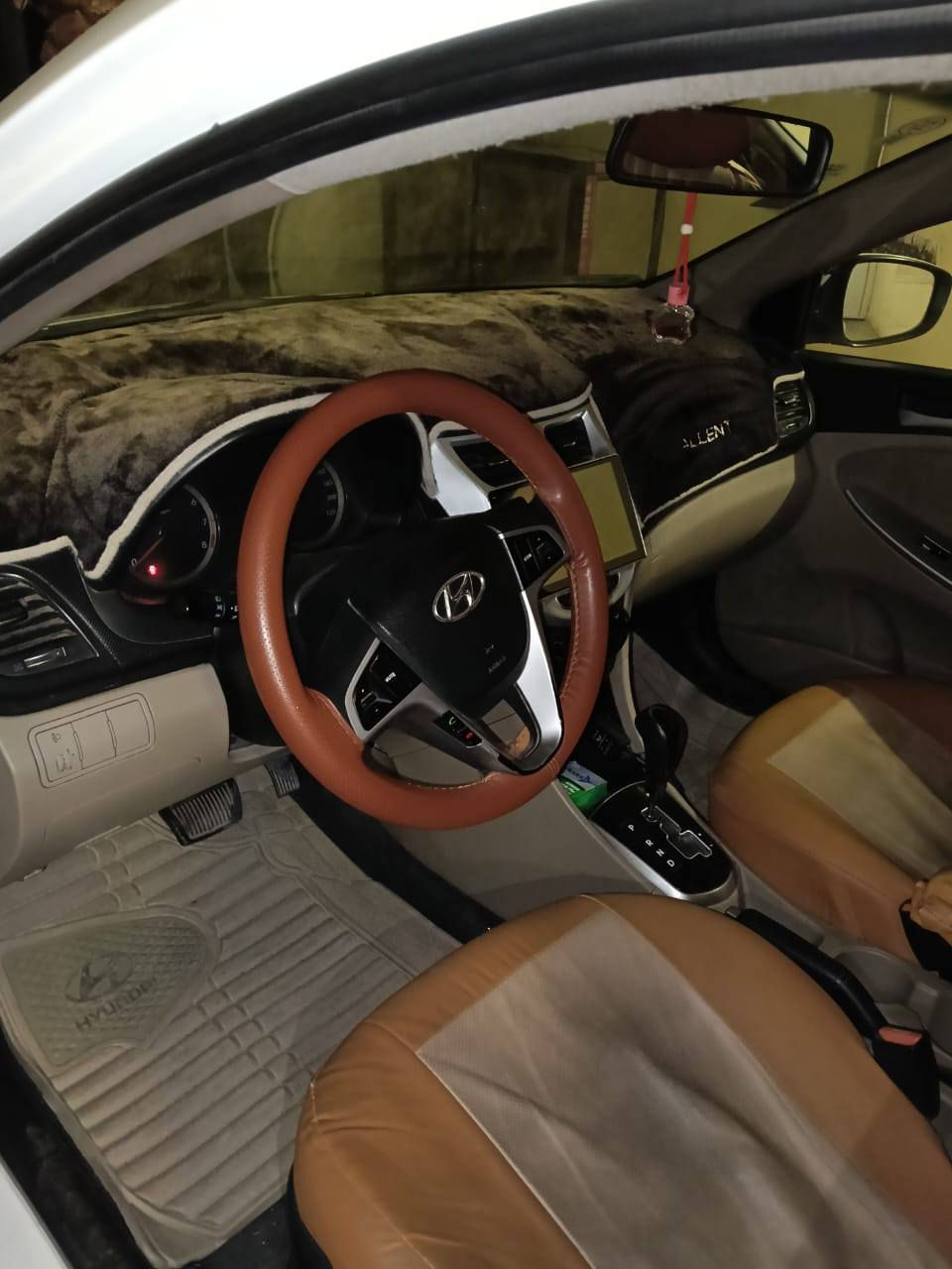 سلام عليكم اكسنت 2015 رقم نجف بسمي تحويل وكاله حاضر سياره فول موصفات محرك 1600 مكينه وكير مكفولات سياره بيه 3 قطع فتح بدون صبغ وبارد بجاملغ المامي جهة سايق : سعر 95 وبيه مجال للستفسار رقم *********** واتساب موجود
