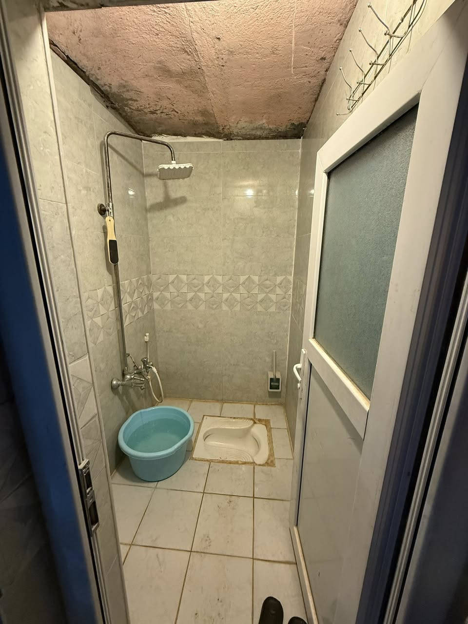 بيت للبيع 50 متر حي الرحمة القطاع السابع غرفه وصاله ومطبخ وصحيات بسعر 26 مليون
مكتب حازم البديري 
***********
