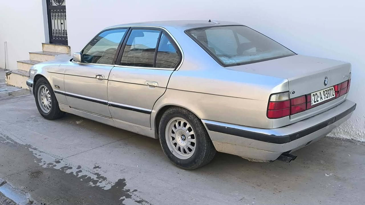 بي ام موديل ٩٣ حجم 525 رقم أربيل دولي سياره جاهزه من كل ناحيه سعر ٦٥ بي مجال مكان سياره طوز خرماتو اخوان اني مكلف بلنشر ***********
