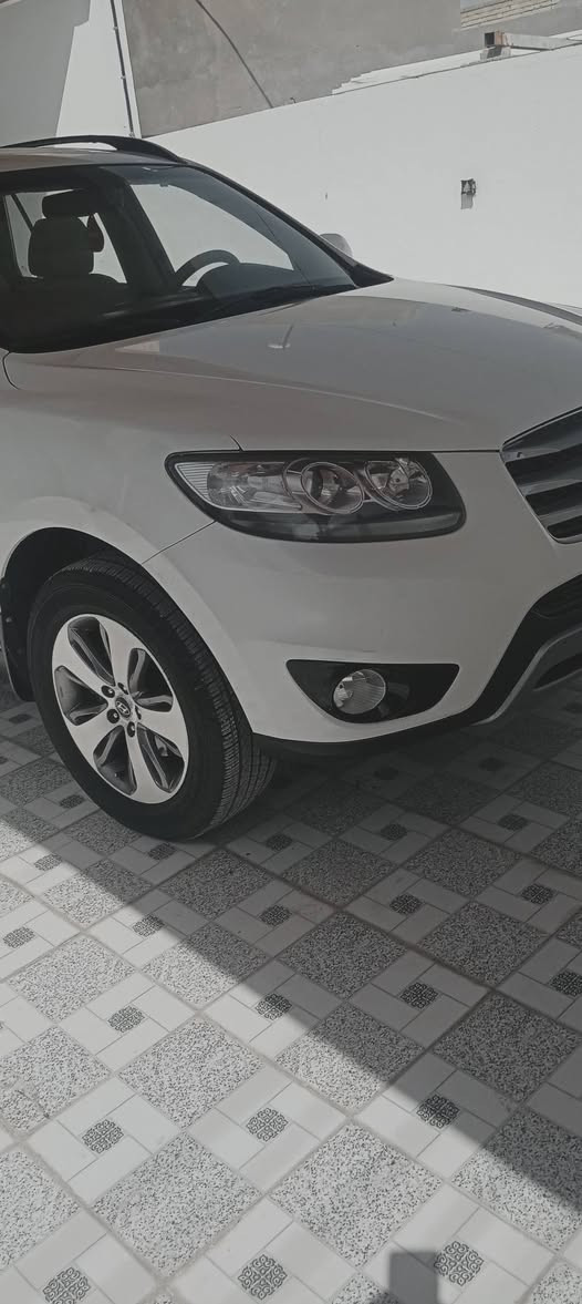 السلام عليكم سنتافيا ٤ سلندر كفاله عامه من الصبغ  والبارد حتى الدعاميات رقم ذي قار بسمي السعر ١٥٥ بيه مجال رقم ***********
