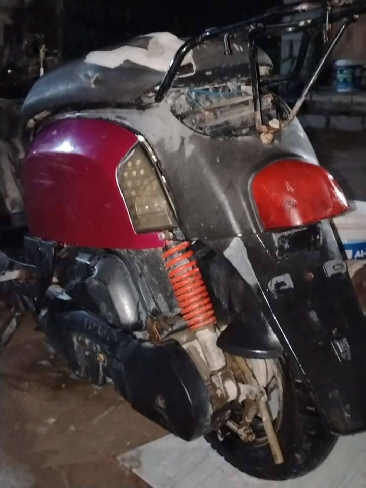 بوليس عدله مال شغل
بس بيه خلل بكهربائيات الكلوبات 
شغاله تمشي فول
سعر 300وبيه مجال للشراي


**إذا كنت صاحب هذا الإعلان وتريد حذفه لأي سبب، رجاءا أرسل رسالة إلى الدعم الفني**