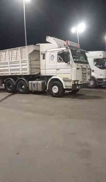 السلام عليكم سكانيا 113 سكس ويل مجموعه رقم دهوك مثبته 3 دناكير العربانه. طول العربانه.13 و. 60/ 5 محاور لا صرف ولا بخار كير 5 ب 5 تخم تاير الاستفسار  ***********
